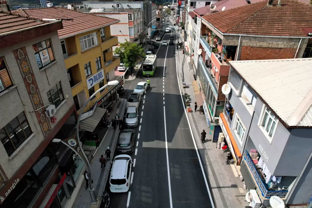 Dilovası’nda yollar yenileniyor, ulaşım rahatlıyor - görsel 4