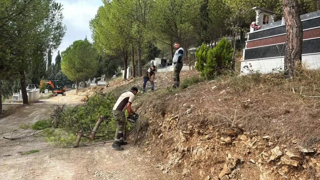 Gebze’deki mezarlıklarda yoğun mesai - görsel 2