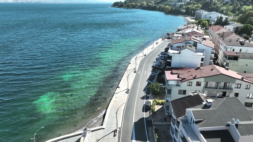 Gölcük Ulaşlı sahili yeni görünümüne kavuştu - görsel 3