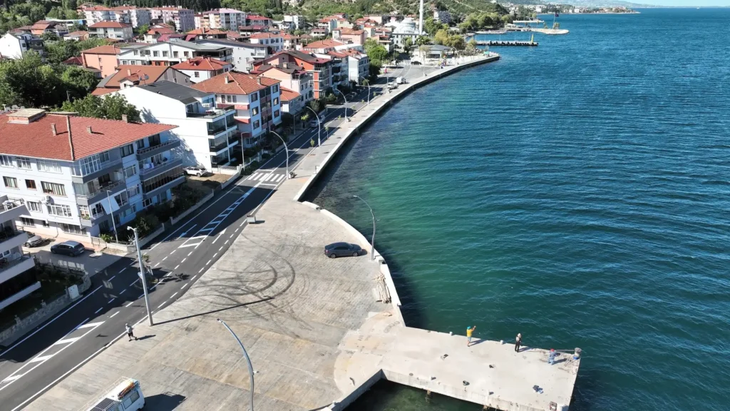 Gölcük Ulaşlı sahili yeni görünümüne kavuştu - görsel 4