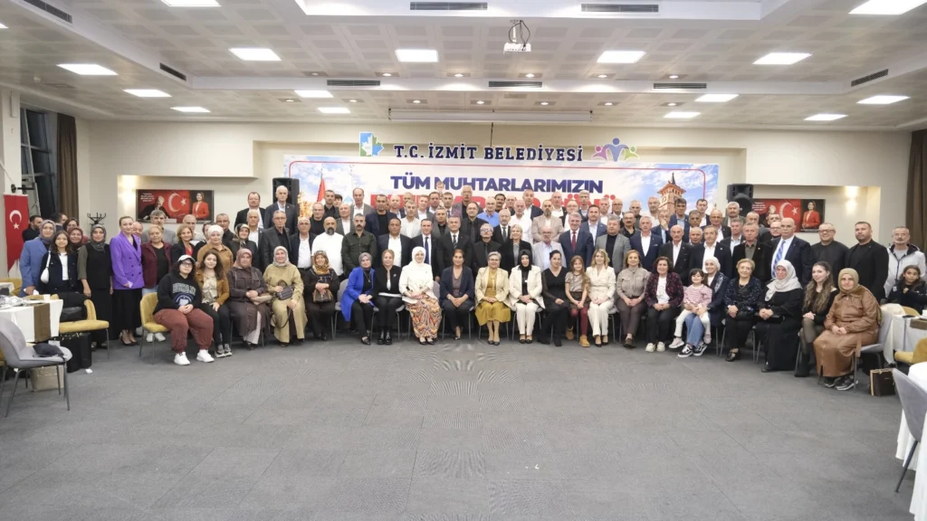 İzmit Belediyesi muhtarların gününü kutladı - görsel 3