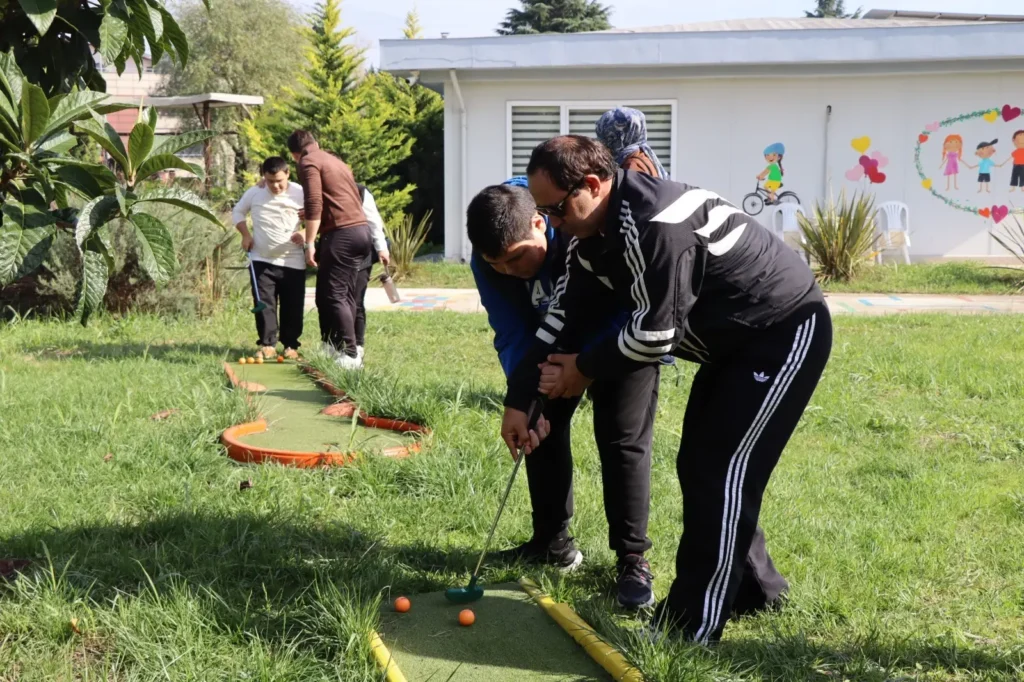 Hereke’den gelen öğrenciler Otizm Spor ve Yaşam Evi’nde buluştu - görsel 2