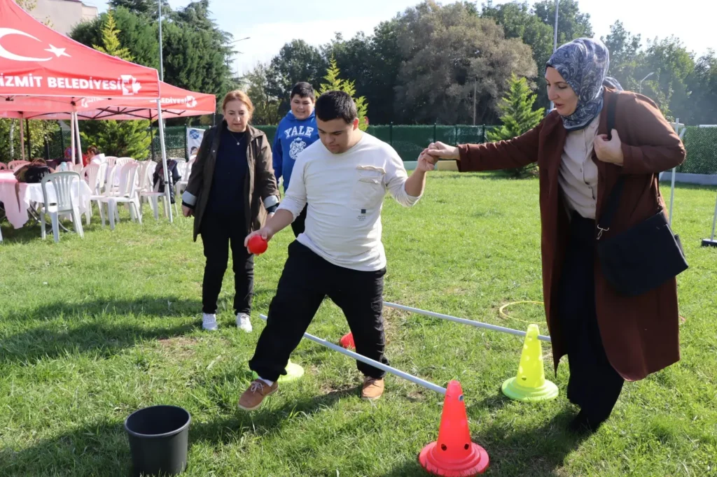 Hereke’den gelen öğrenciler Otizm Spor ve Yaşam Evi’nde buluştu - görsel 3