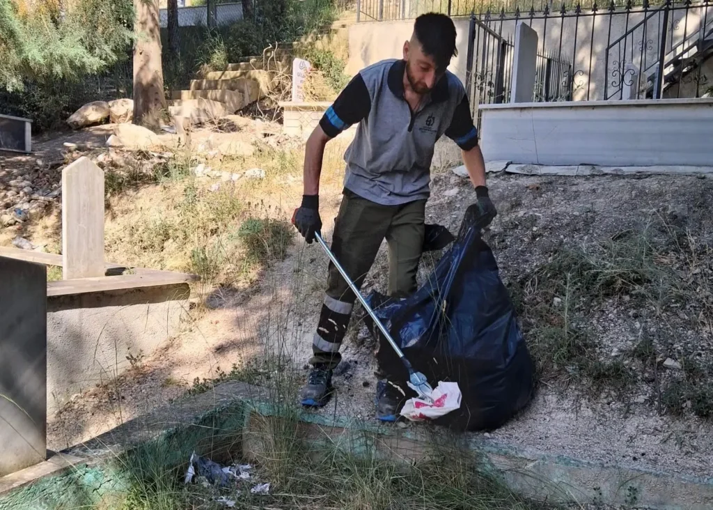 İzmit’te mezarlıklar Büyükşehir’le daha düzenli - görsel 3