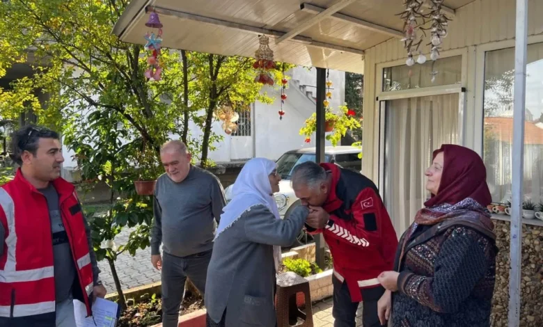Kartepe Belediyesi Selden Etkilenen Vatandaşları Yalnız Bırakmıyor