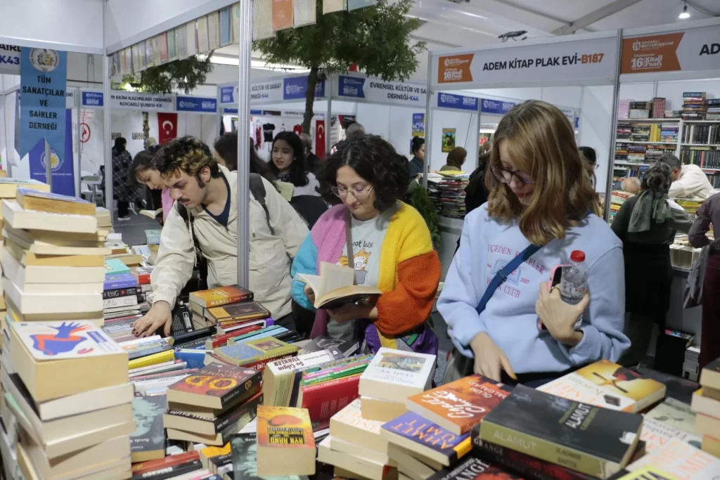 Kitapseverler sahaflarda geçmişin izini sürüyor - görsel 3