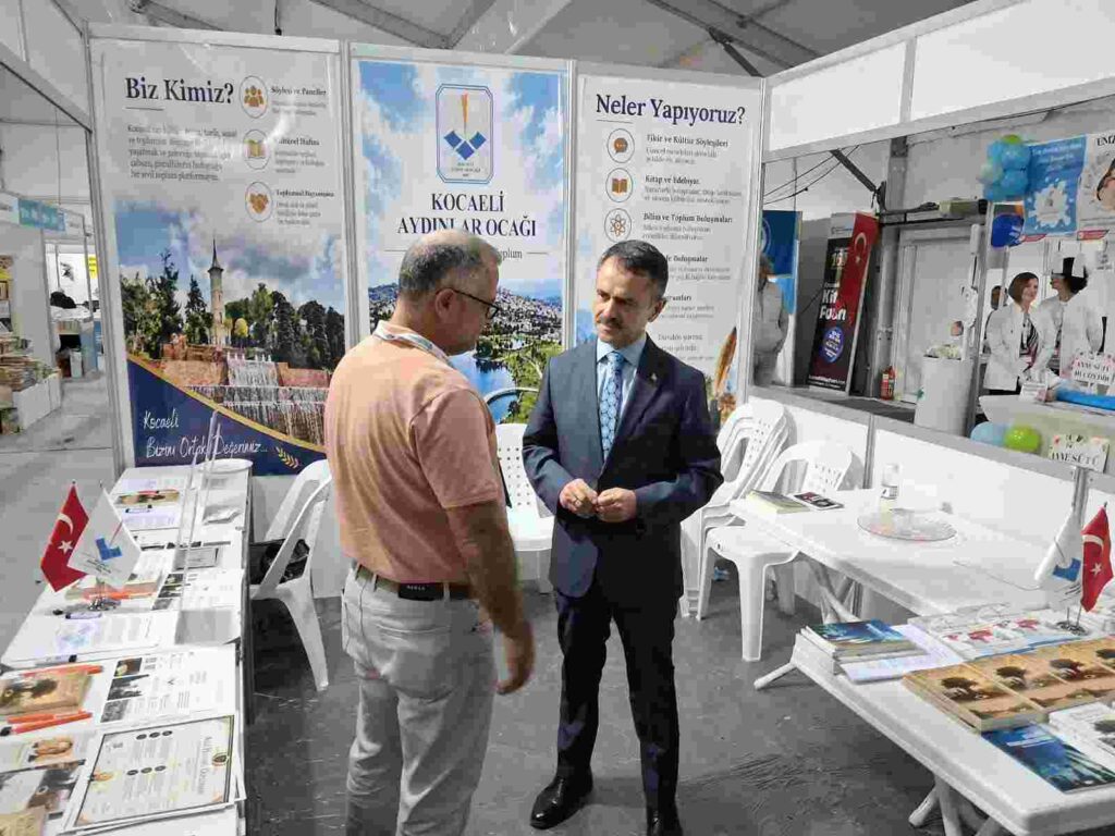 Kocaeli Aydınlar Ocağı Standı, Kitap Fuarında Önemli İsimleri Ağırlıyor