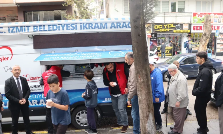 Lütfü Obuz, cuma namazı sonrası vatandaşlarla buluştu
