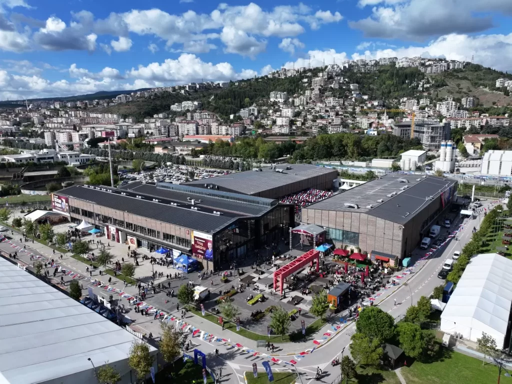 Minik eller bu fuarda ilk kitaplarını seçti - görsel 2