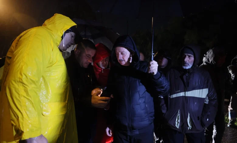 Saat 23 30 — Saat 23.30, Vali Aktaş ve Başkan Büyükakın sahada