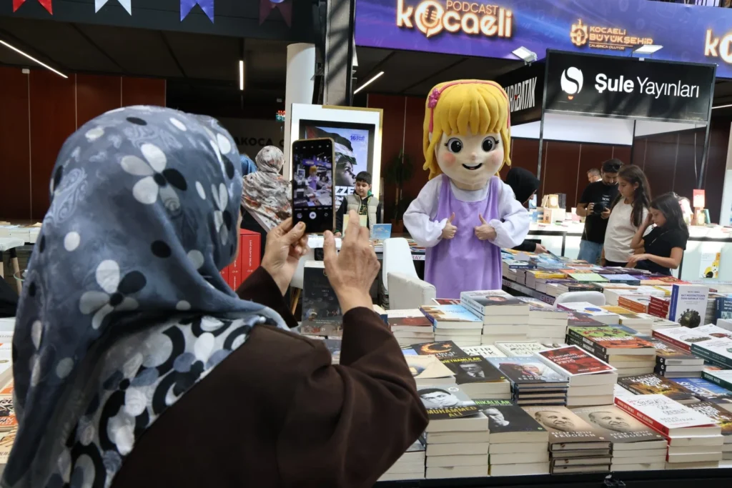 Saygınlar kitap şöleninde buluştu - görsel 3