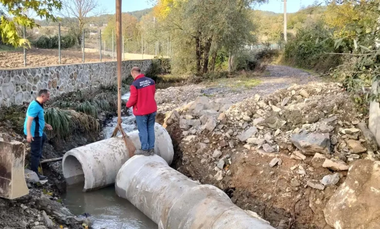Selin kapattığı köy yolu ulaşıma açıldı