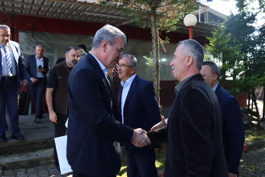 İzmit Belediyesi, Ambarcı Mahallesi’nin ihtiyaçlarını yerinde inceledi - görsel 3
