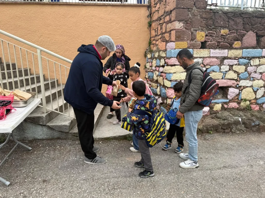 İzmit Belediyesi, Beslenme Saati Projesi’ne kararlılıkla devam ediyor - görsel 2