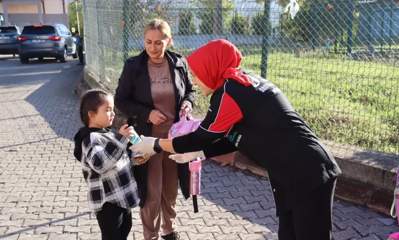 İzmit Belediyesi, Beslenme Saati ile öğrencilerin yanında olmaya devam ediyor
