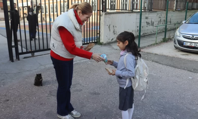 İzmit Belediyesi Beslenme Saati projesine aralıksız devam ediyor