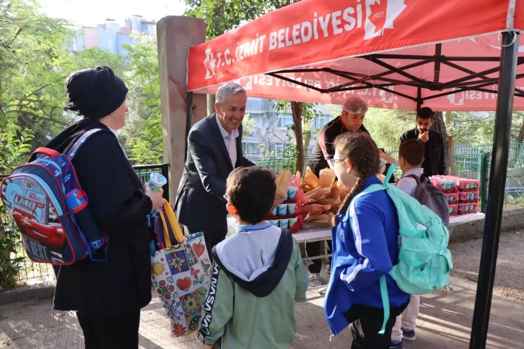 İzmit Belediyesi Beslenme Saati projesine aralıksız devam ediyor - görsel 2