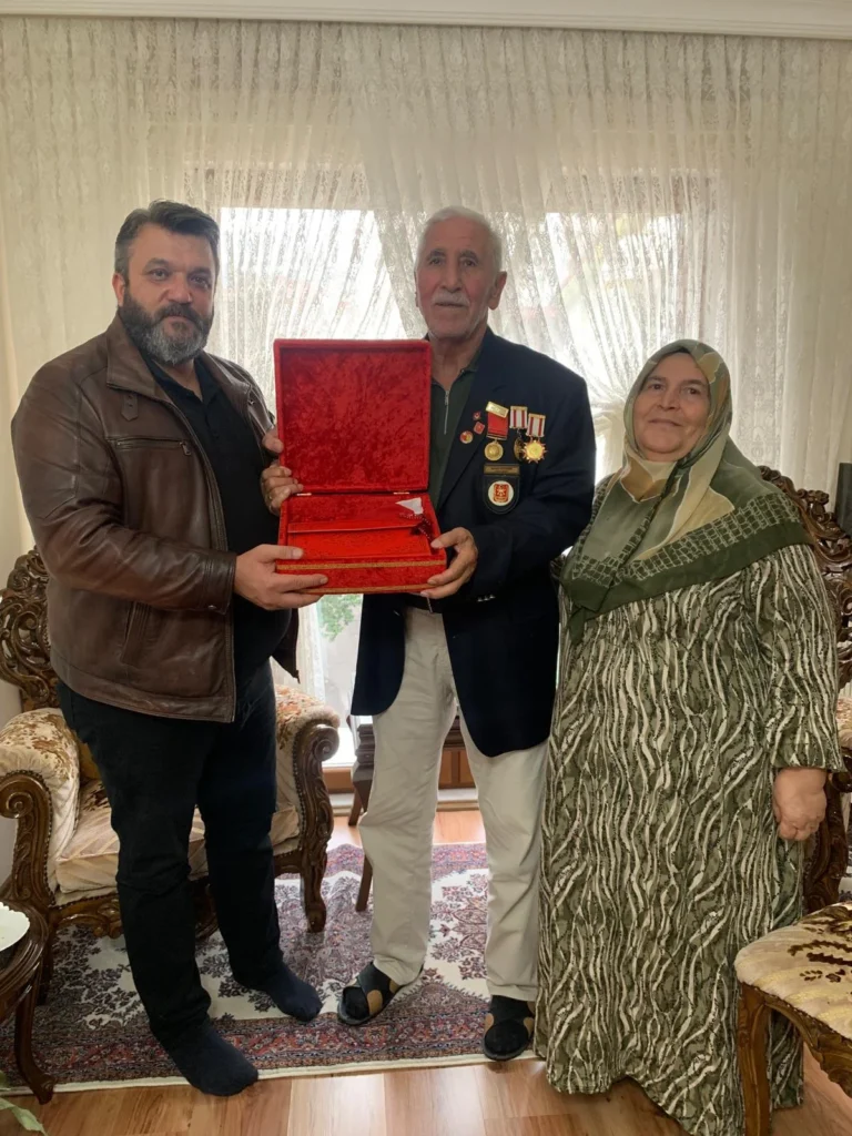 İzmit Belediyesi Gazilere vefa ziyaretlerini sürdürüyor - görsel 3