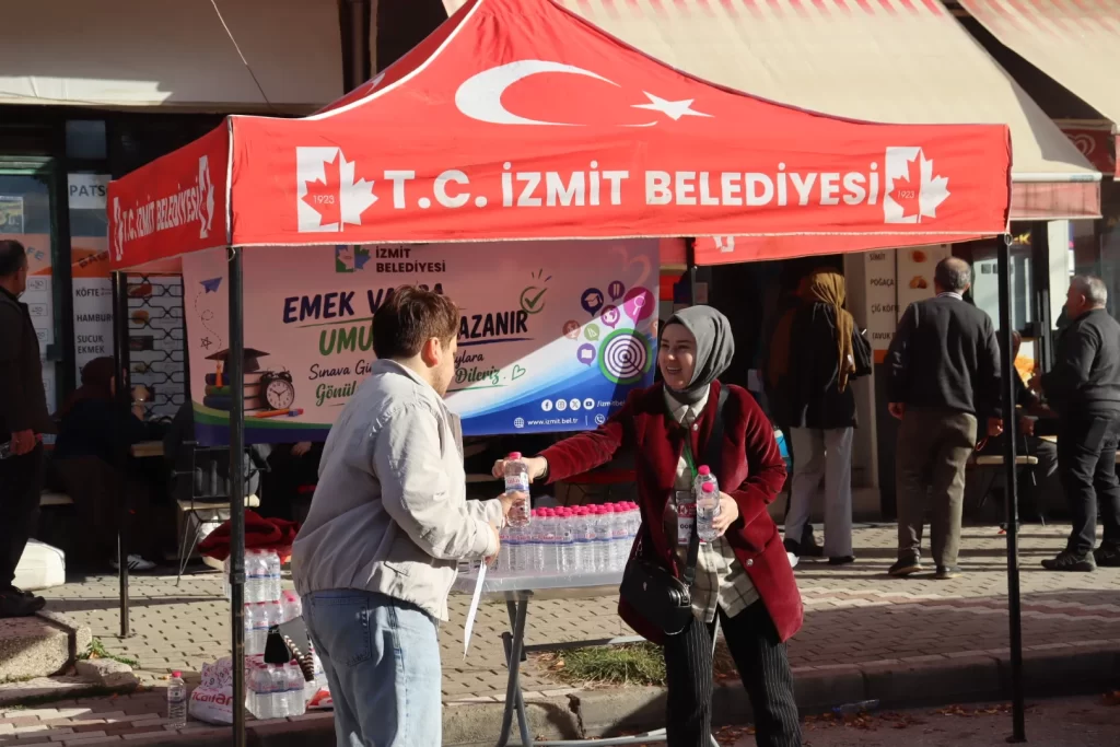 İzmit Belediyesi KPSS Ön Lisans Sınavına giren adayları yalnız bırakmadı - görsel 4