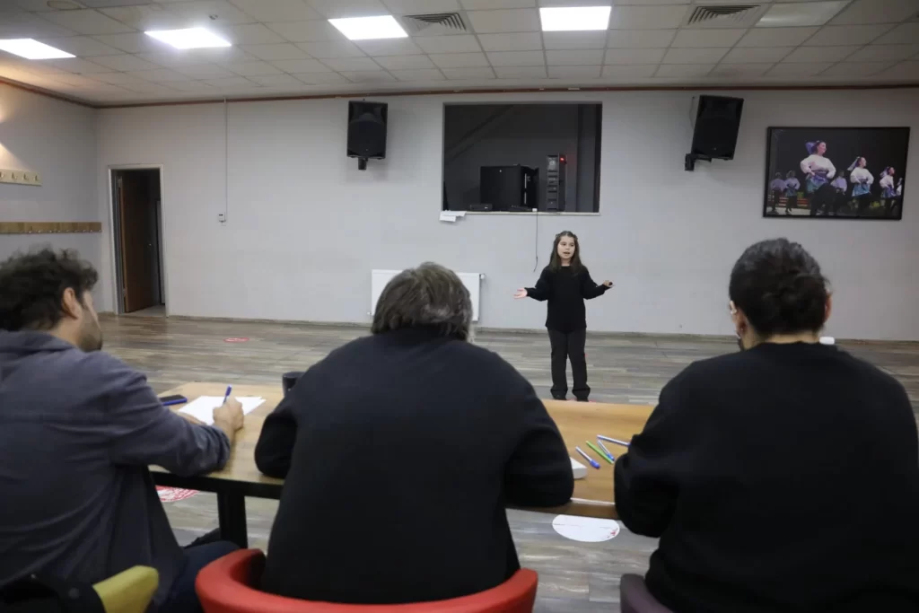 İzmit Belediyesi Sanat Akademisinde tiyatro seçmeleri tamamlandı - görsel 3
