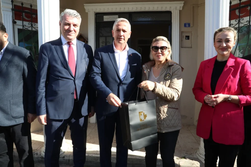 İzmit Belediyesi Yeşilova’nın ihtiyaçlarını yerinde dinledi - görsel 2