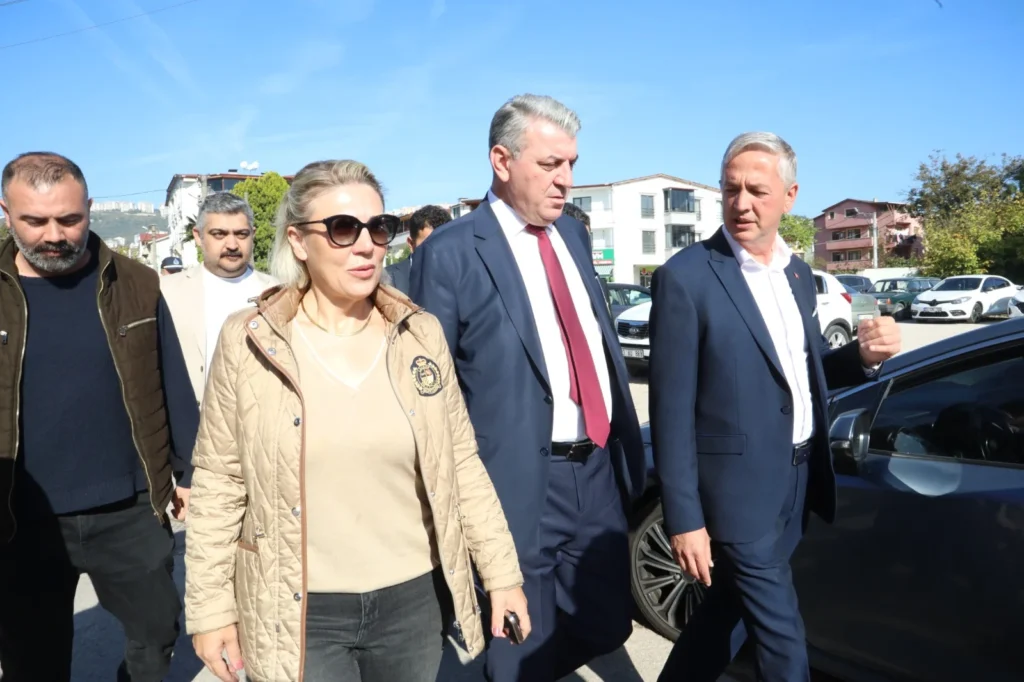 İzmit Belediyesi Yeşilova’nın ihtiyaçlarını yerinde dinledi - görsel 4