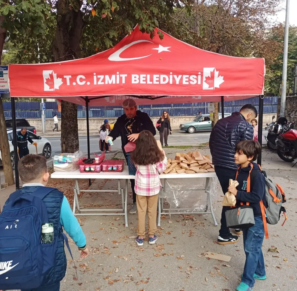 İzmit Belediyesi, öğrencilere beslenme desteğini sürdürüyor - görsel 4