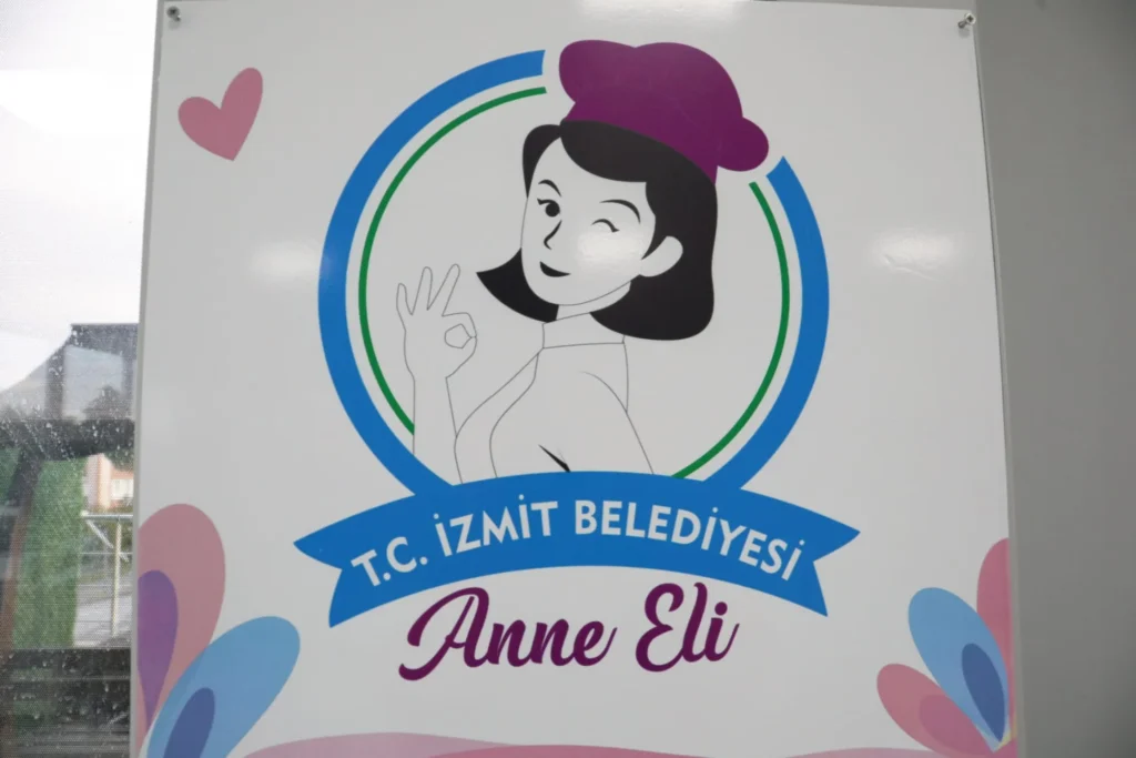 İzmit Belediyesinden üniversitelilere ücretsiz akşam yemeği - görsel 3