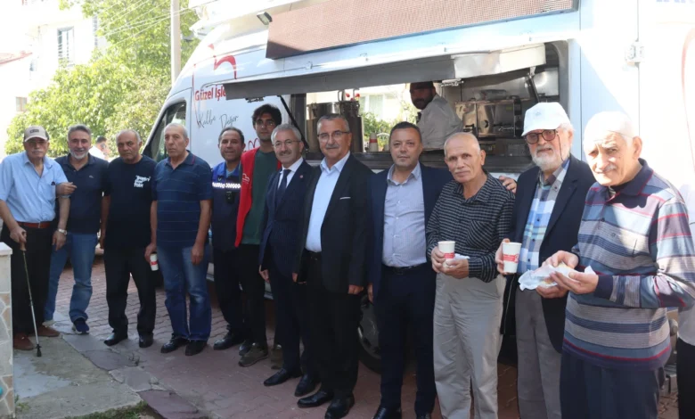 İzmit Belediyesinin Cuma ikramları bu hafta Kocatepe’de gerçekleşti