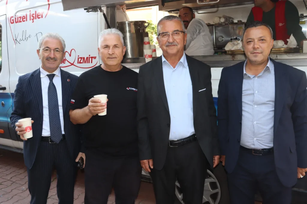 İzmit Belediyesinin Cuma ikramları bu hafta Kocatepe’de gerçekleşti - görsel 2