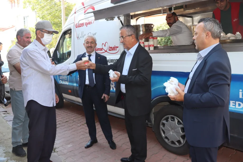 İzmit Belediyesinin Cuma ikramları bu hafta Kocatepe’de gerçekleşti - görsel 4