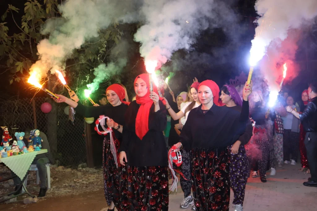 İzmit’te Pat Pat Festivali heyecanı Şalvar Gecesi ile başladı - görsel 2