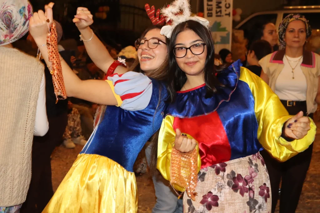 İzmit’te Pat Pat Festivali heyecanı Şalvar Gecesi ile başladı - görsel 4
