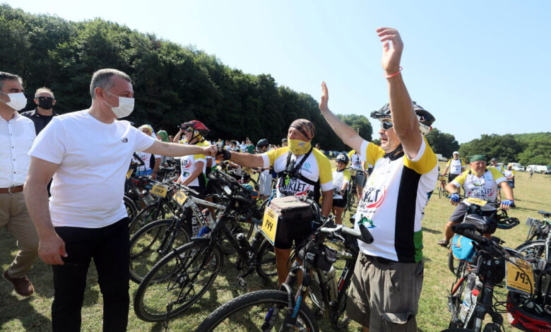 Büyükakın, bisikletçilerle birlikte pedal çevirdi