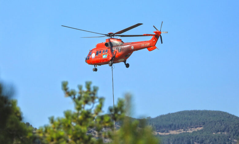 Muğla’nın kırmızı helikopteri 4 günde 322 kez su bıraktı