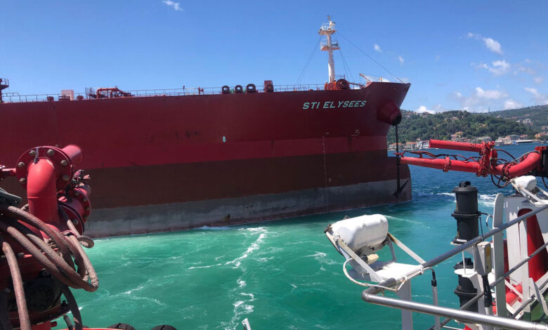 İstanbul Boğazı’nda demir atan gemiye müdahale edildi