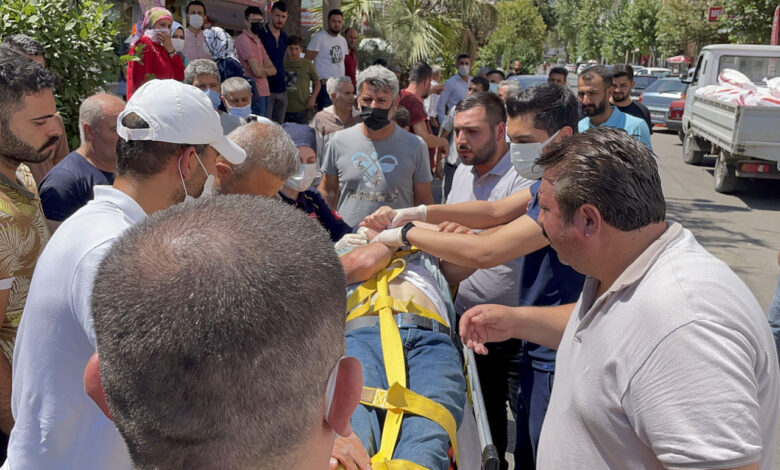 Adıyaman’da otomobile çarpan motosiklet sürücüsü yaralandı