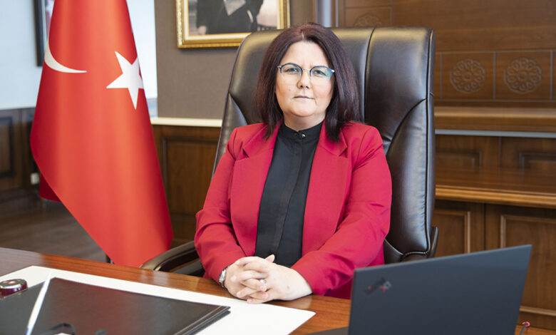 Bakan Yanık, Diyarbakır annesi Ayşegül Biçer ile görüştü