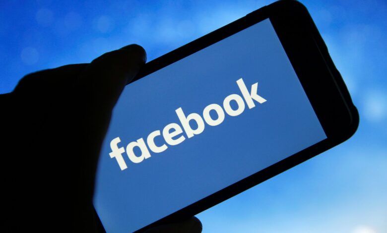 Facebook, aşı karşıtı kampanya yapan yüzlerce hesabı sildi