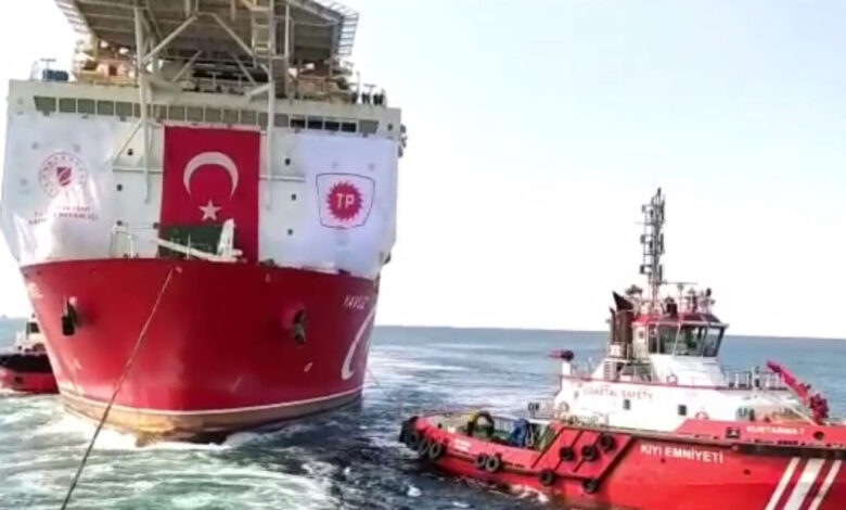Yavuz sondaj gemisi kule sökümü için Haydarpaşa’da