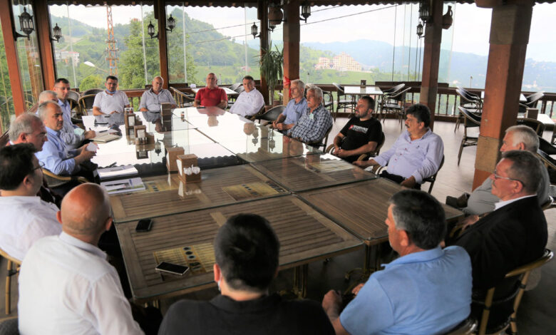 Rize’de Başkan Metin muhtarlarla istişarede