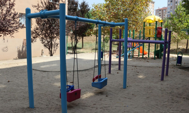 Kocaeli İzmit’teki parklara bakım onarım