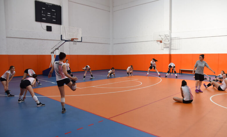 Manisa’da voleybol altyapı takımına ziyaret