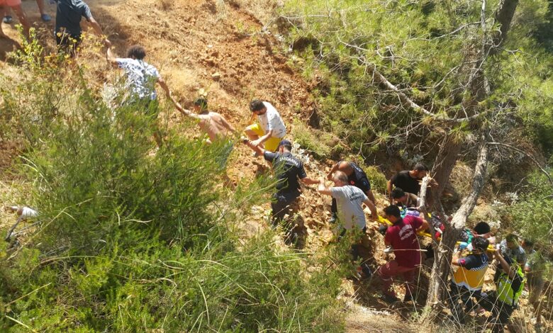 Yol vermek isterken uçuruma yuvarlandı