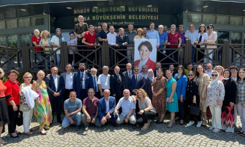 Bursa Osmangazi’de İYİ Parti’den ‘Parlamenter Sistem’ bilgilendirmesi