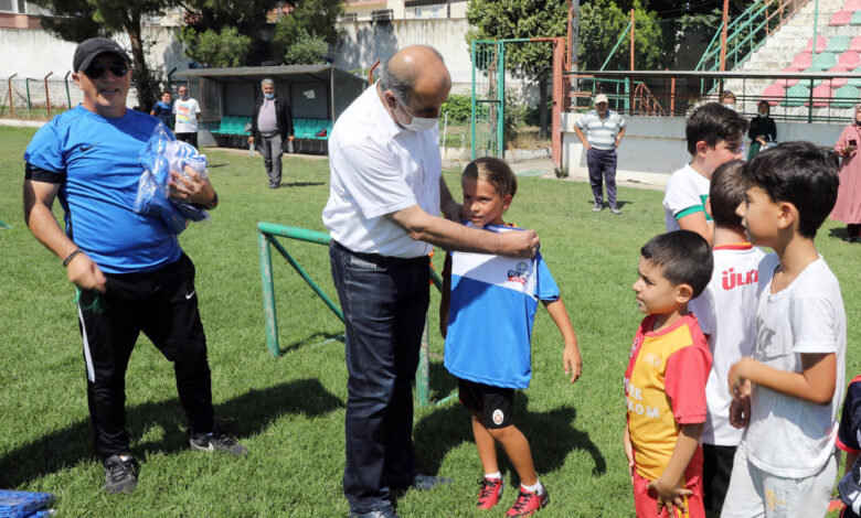 Bursa’da Mudanya Yaz Spor Okulu’nda formalar Başkan Türkyılmaz’dan