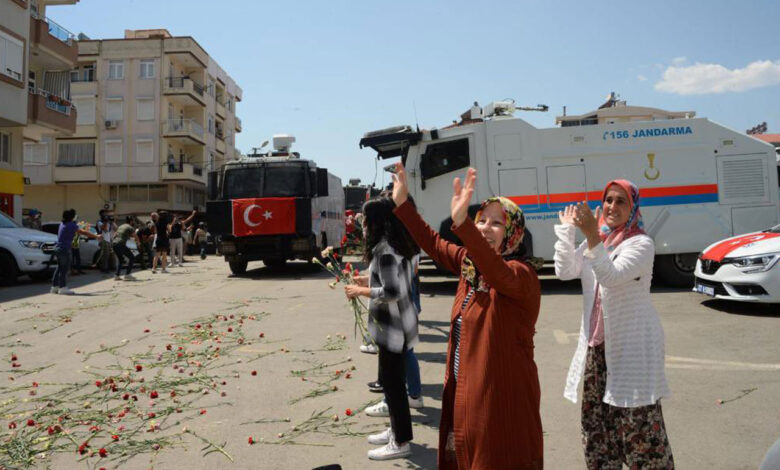 TOMA’lar çiçek ve alkışlarla uğurlandı