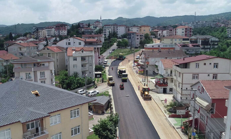 Gölcük’te caddelerde üst yapı çalışması