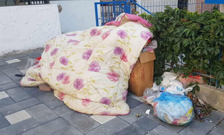 Aydın Didim’de sokağa atılan yaşlı adam Başkan Atabay sahip çıktı