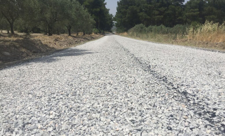 Manisa Akhisar’da yol çalışmalarına devam